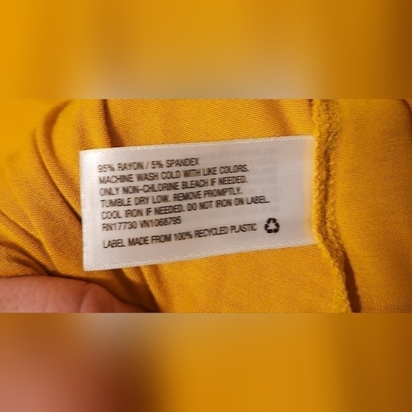 A New Day women's yellow scoop neck t-shirt size L C7 - Picture 4 of 4